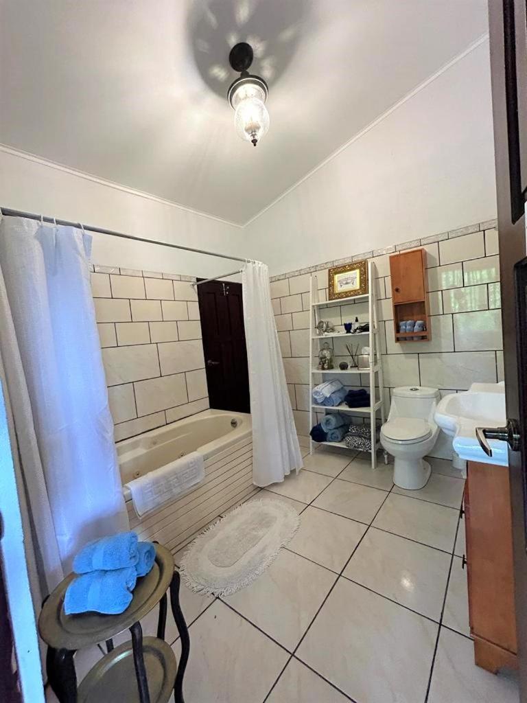 Casa Sophia 3 Listings Apartment 1 Or Apartment 2 Separately Or Apt 1 And 2 Together All With Fo Internet Guapiles Ngoại thất bức ảnh